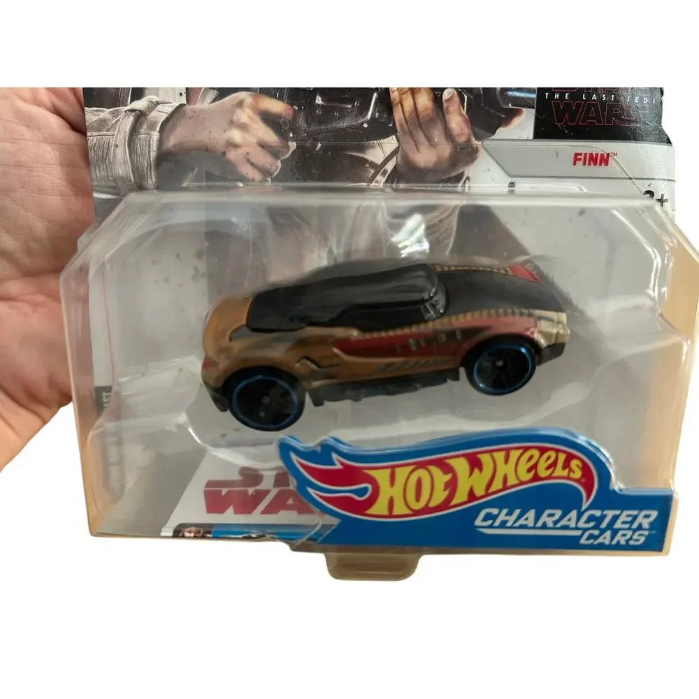 2017 Hot Wheels Star Wars Character Cars The Last Jedi Finn